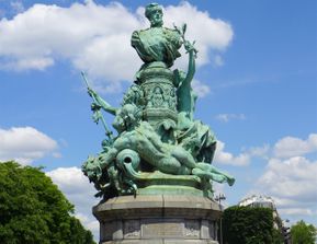 Méridien Paris place Camille Julian Statue Francis Garnier