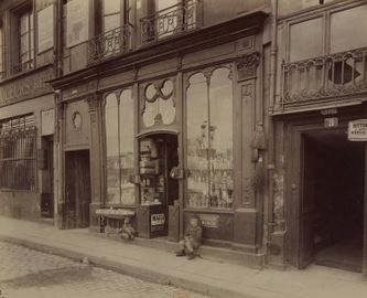 Boutique Louis XV I3, quai de BourbonAtget - vers 1900(BnF)